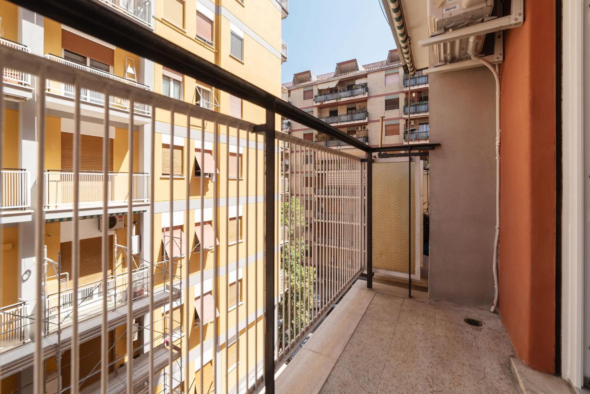Joivy Delightful 3-Bed Flat With Balcony Lejlighed Rom Eksteriør billede